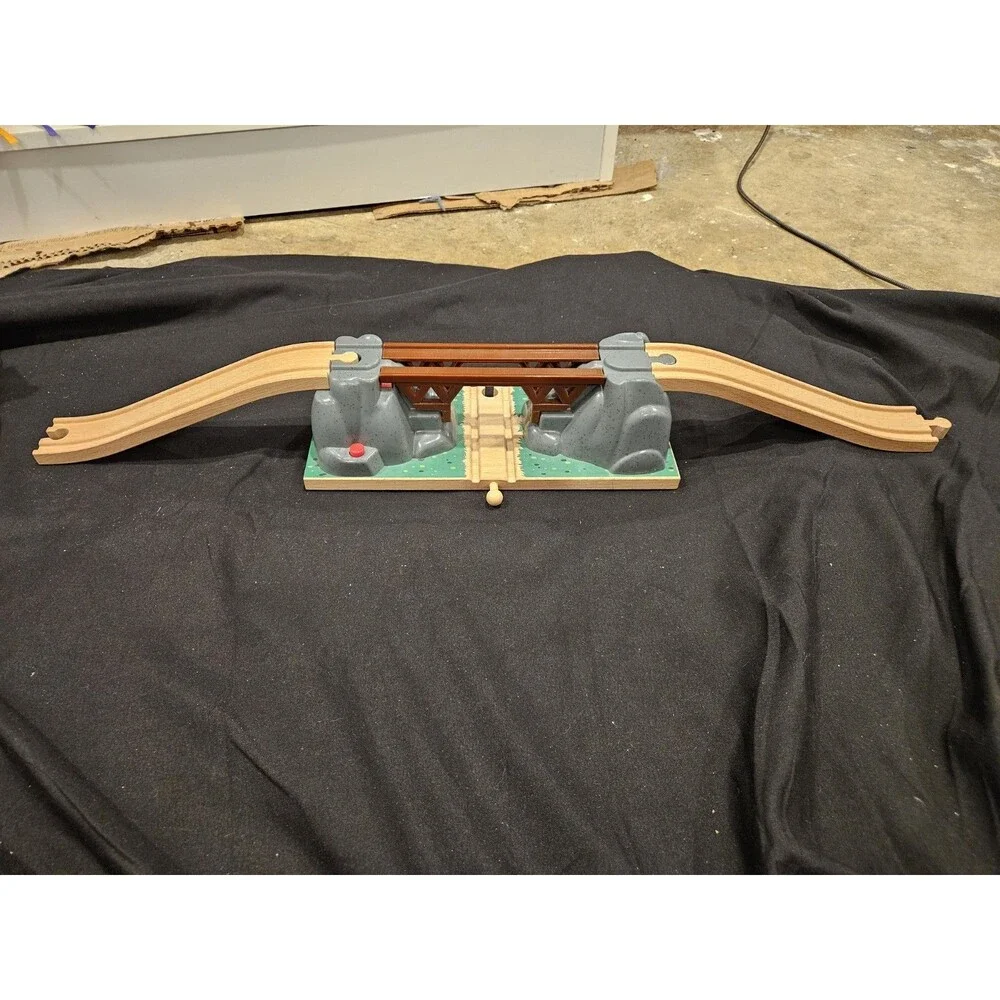 BRIO 33391 COLLAPSING BRIDGE